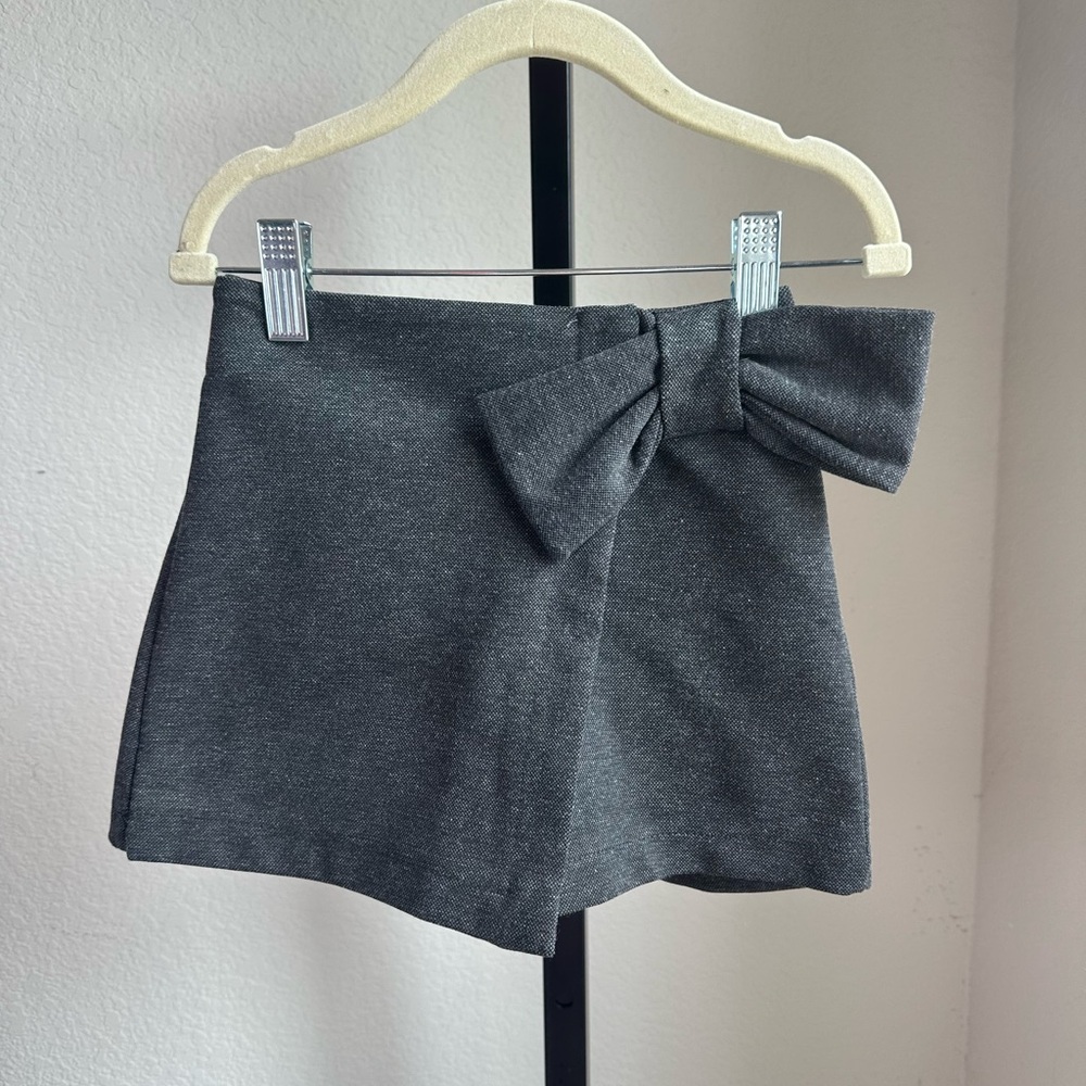 Zara girls skort with adorable bow! Gray NWT! Size 6!